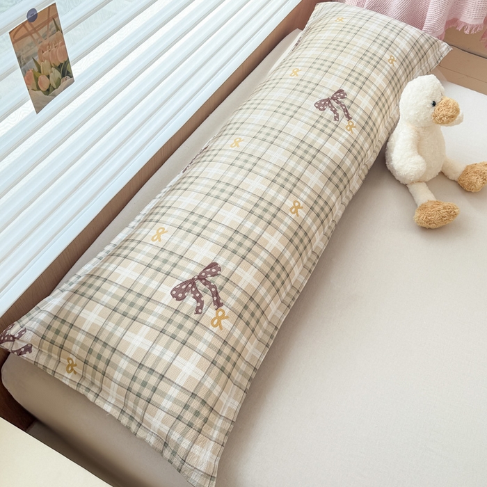 91家纺网 家纺一手货源 找家纺 麦田家纺 2025新款云感木棉皱皱双层纱长枕 甜心格