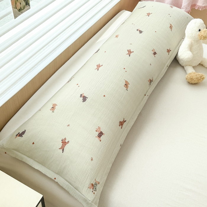 91家纺网 家纺一手货源 找家纺 麦田家纺 2025新款云感木棉皱皱双层纱长枕 腊肠犬