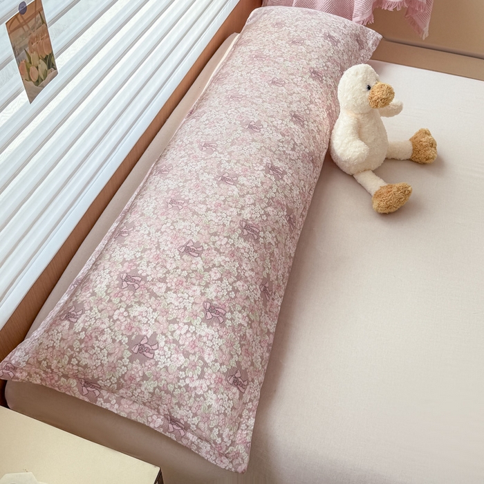 91家纺网 家纺一手货源 找家纺 麦田家纺 2025新款云感木棉皱皱双层纱长枕 繁花