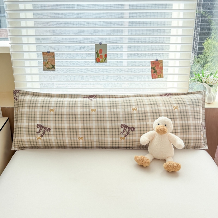 91家纺网 家纺一手货源 找家纺 麦田家纺 2025新款云感木棉皱皱双层纱长枕 甜心格