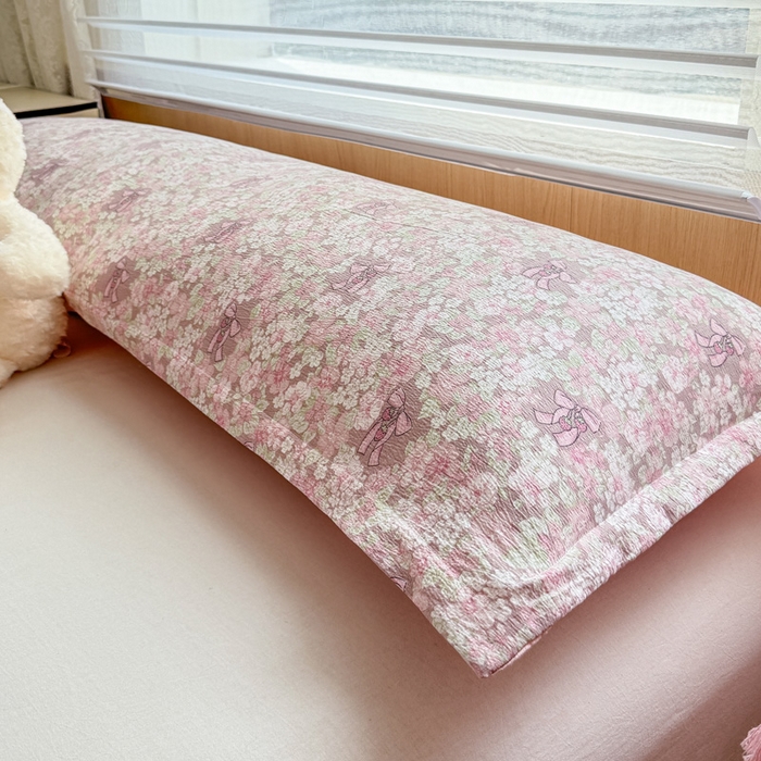 91家纺网 家纺一手货源 找家纺 麦田家纺 2025新款云感木棉皱皱双层纱长枕 繁花