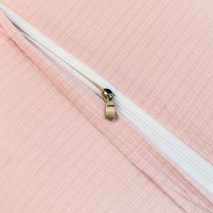 91家纺网 家纺一手货源 找家纺 麦田家纺 2025新款云感木棉皱皱双层纱长枕 浪漫花语