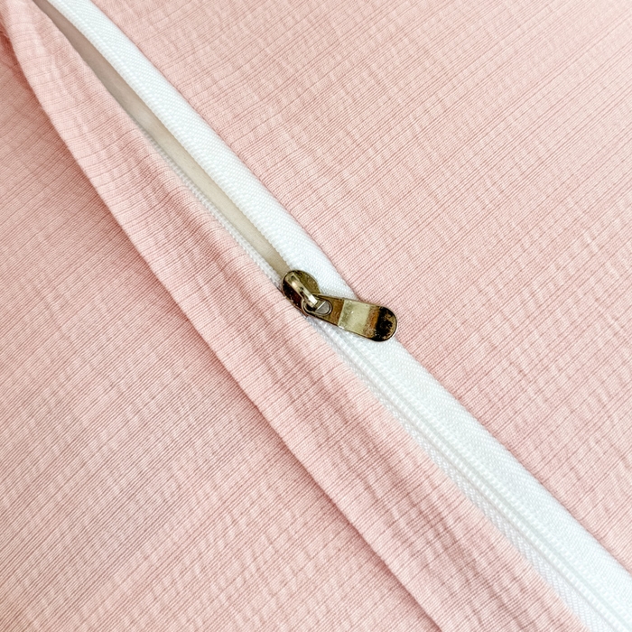 91家纺网 家纺一手货源 找家纺 麦田家纺 2025新款云感木棉皱皱双层纱长枕 繁花