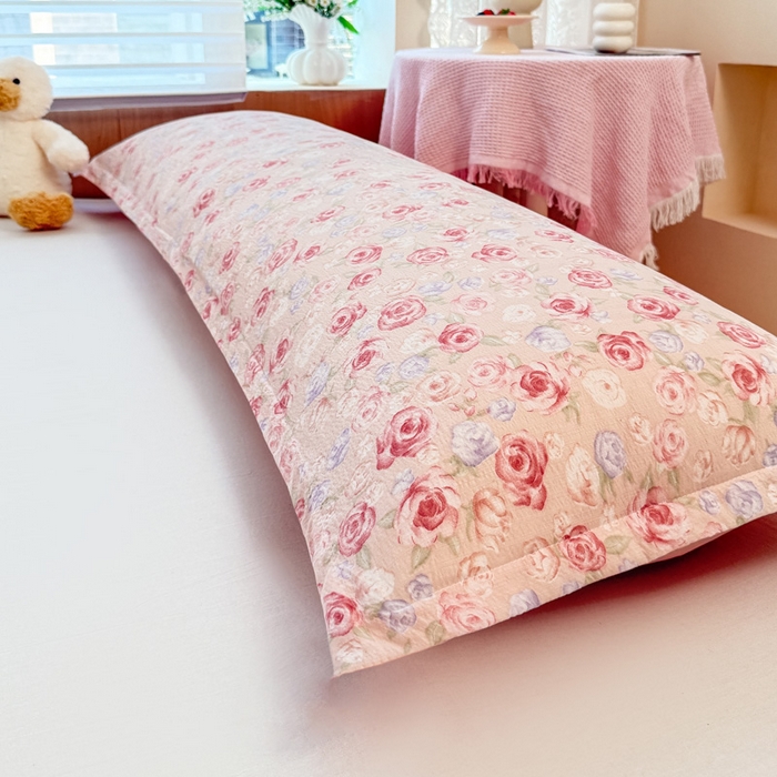 91家纺网 家纺一手货源 找家纺 麦田家纺 2025新款云感木棉皱皱双层纱长枕 浪漫花语