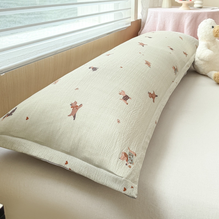 91家纺网 家纺一手货源 找家纺 麦田家纺 2025新款云感木棉皱皱双层纱长枕 腊肠犬