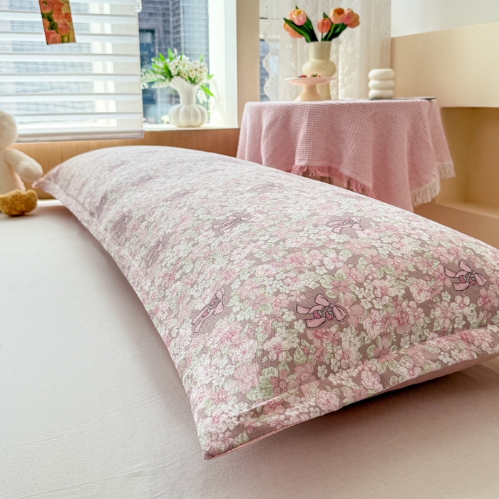 91家纺网 家纺一手货源 找家纺 麦田家纺 2025新款云感木棉皱皱双层纱长枕 繁花