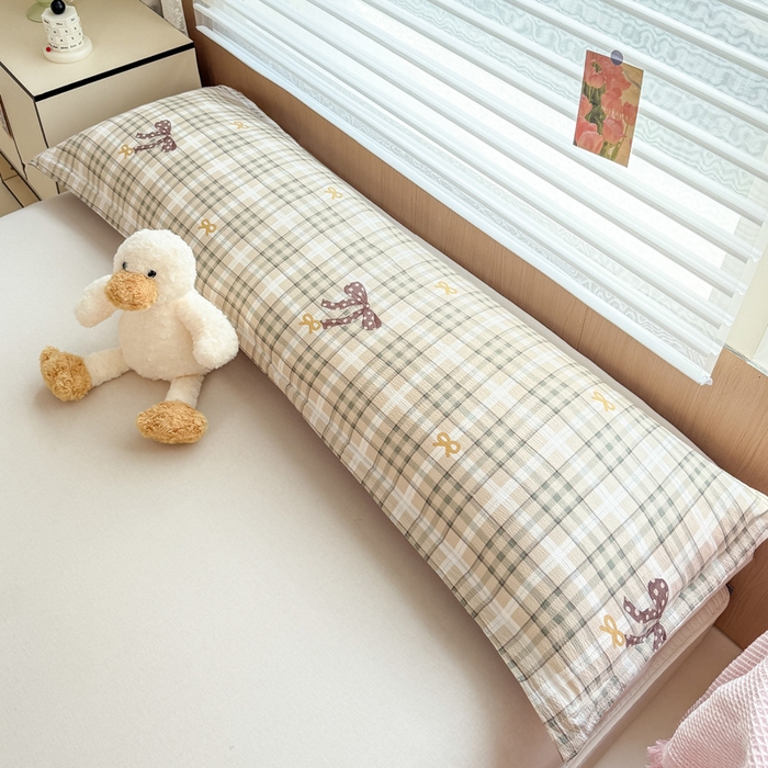 91家纺网 家纺一手货源 找家纺 麦田家纺 2025新款云感木棉皱皱双层纱长枕 甜心格