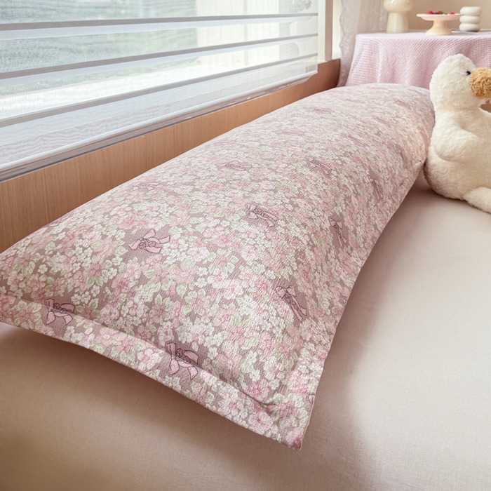 91家纺网 家纺一手货源 找家纺 麦田家纺 2025新款云感木棉皱皱双层纱长枕 繁花