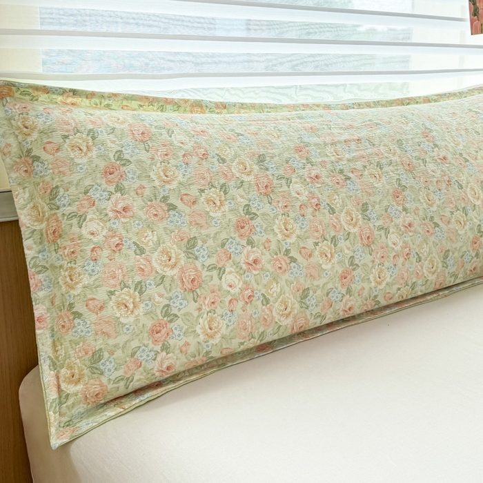 91家纺网 家纺一手货源 找家纺 麦田家纺 2025新款云感木棉皱皱双层纱长枕 春意浓