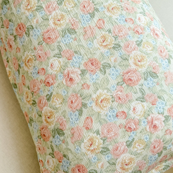 91家纺网 家纺一手货源 找家纺 麦田家纺 2025新款云感木棉皱皱双层纱长枕 春意浓