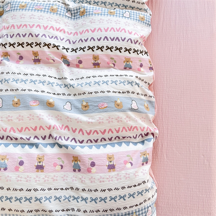 91家纺网 家纺一手货源 找家纺 麦田家纺 2025新款A类云感木棉皱皱双层纱印花四件套 开心小熊