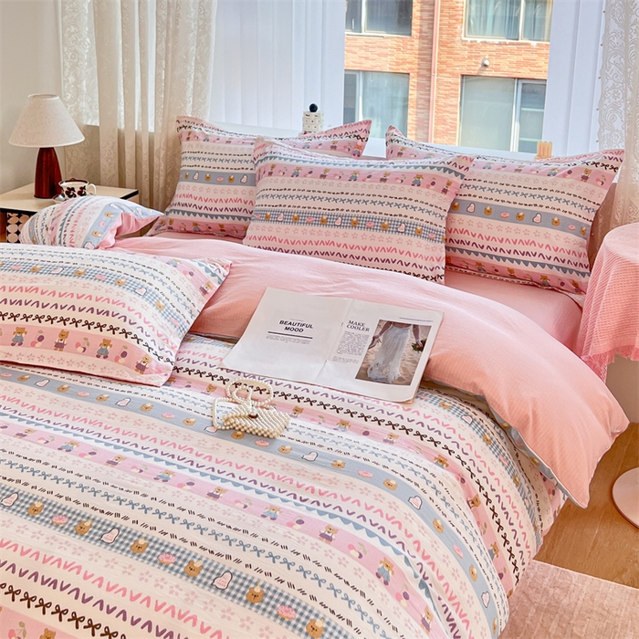 91家纺网 家纺一手货源 找家纺 麦田家纺 2025新款A类云感木棉皱皱双层纱印花四件套 开心小熊