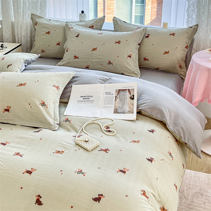 91家纺网 家纺一手货源 找家纺 麦田家纺 2025新款A类云感木棉皱皱双层纱印花四件套 腊肠犬