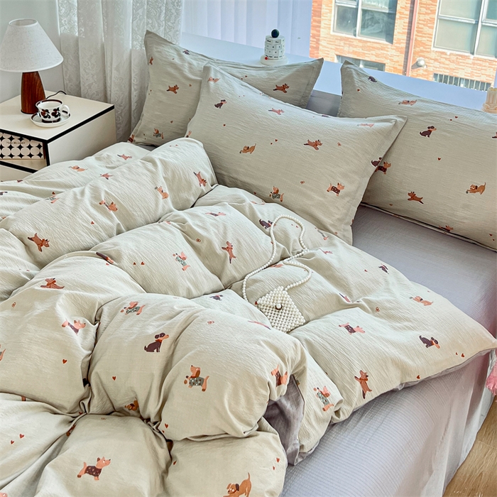 91家纺网 家纺一手货源 找家纺 麦田家纺 2025新款A类云感木棉皱皱双层纱印花四件套 腊肠犬