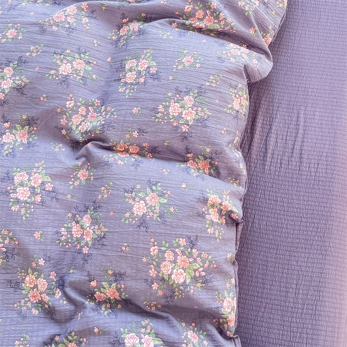 91家纺网 家纺一手货源 找家纺 麦田家纺 2025新款A类云感木棉皱皱双层纱印花四件套 紫韵