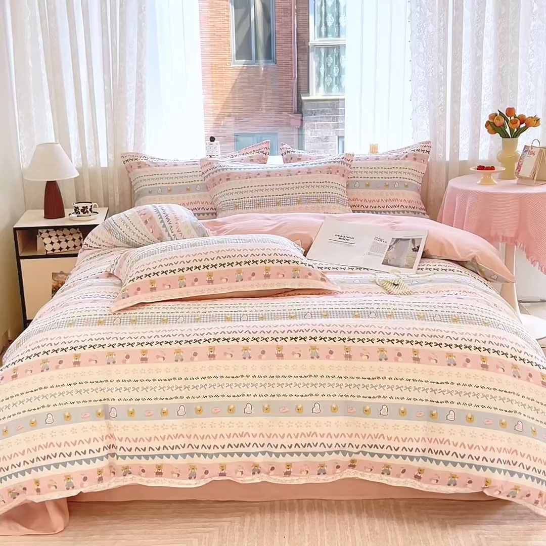 91家纺网 家纺一手货源 找家纺 麦田家纺 2025新款A类云感木棉皱皱双层纱印花四件套 开心小熊