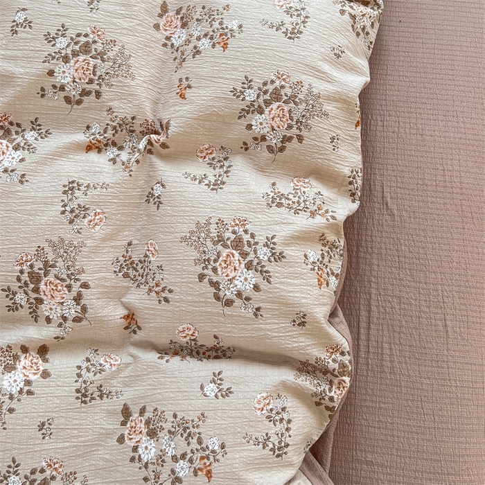 91家纺网 家纺一手货源 找家纺 麦田家纺 2025新款A类云感木棉皱皱双层纱印花四件套 简意