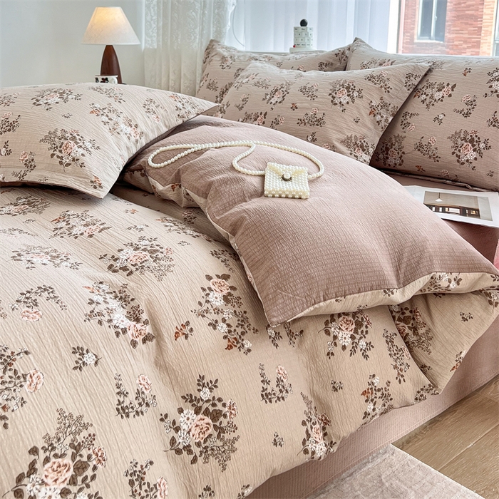 91家纺网 家纺一手货源 找家纺 麦田家纺 2025新款A类云感木棉皱皱双层纱印花四件套 简意