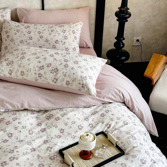 91家纺网 家纺一手货源 找家纺 麦田家纺 2025新款A类棉麻四件套系列 花香满园-红