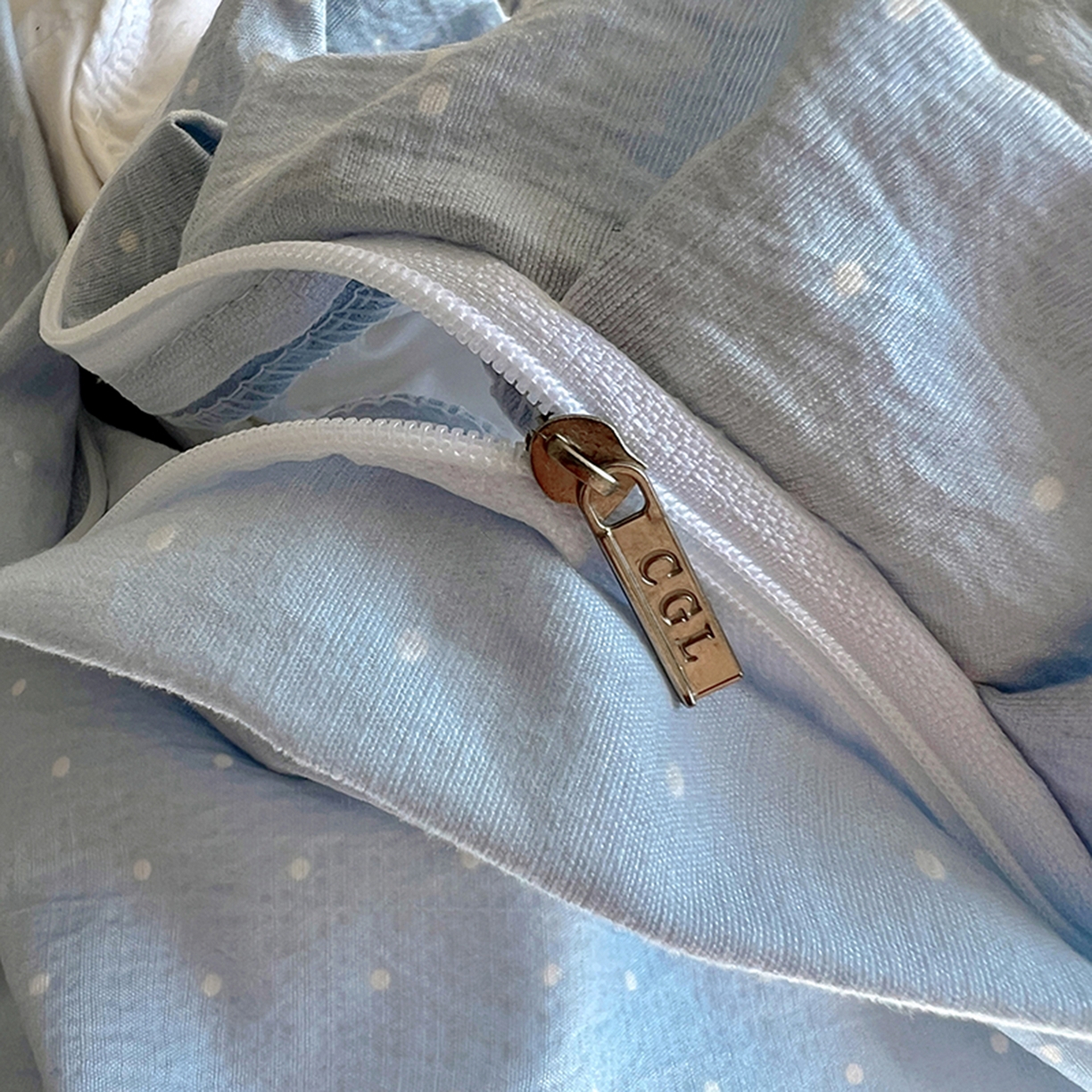 91家纺网 家纺一手货源 找家纺 春光里 2025新款高克重皱皱纱学生床三件套 海盐格