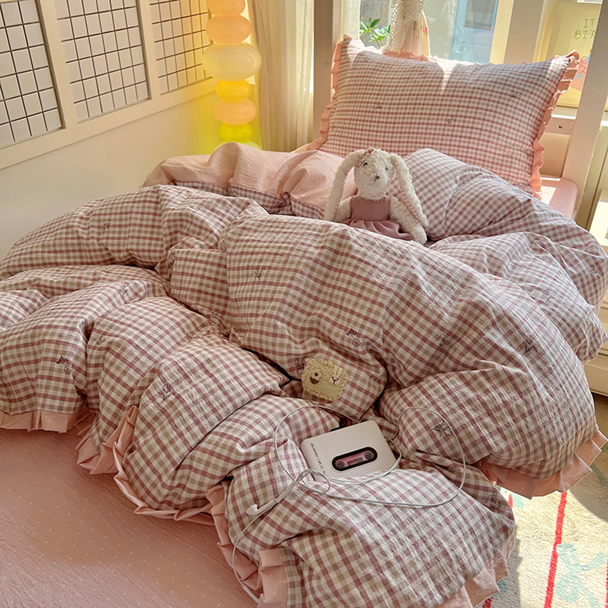 91家纺网 家纺一手货源 找家纺 春光里 2025新款高克重皱皱纱学生床三件套 红茶格