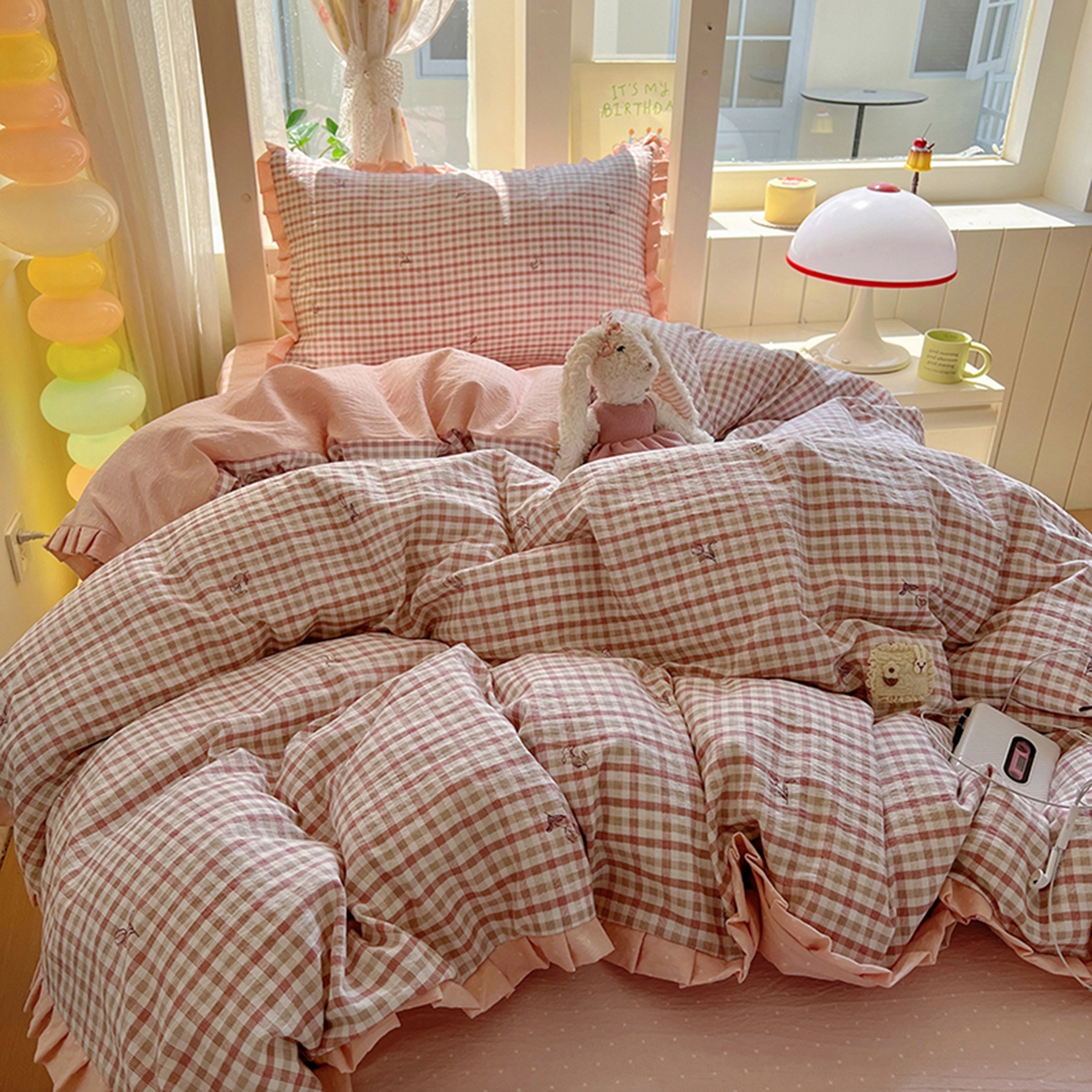 91家纺网 家纺一手货源 找家纺 春光里 2025新款高克重皱皱纱学生床三件套 红茶格