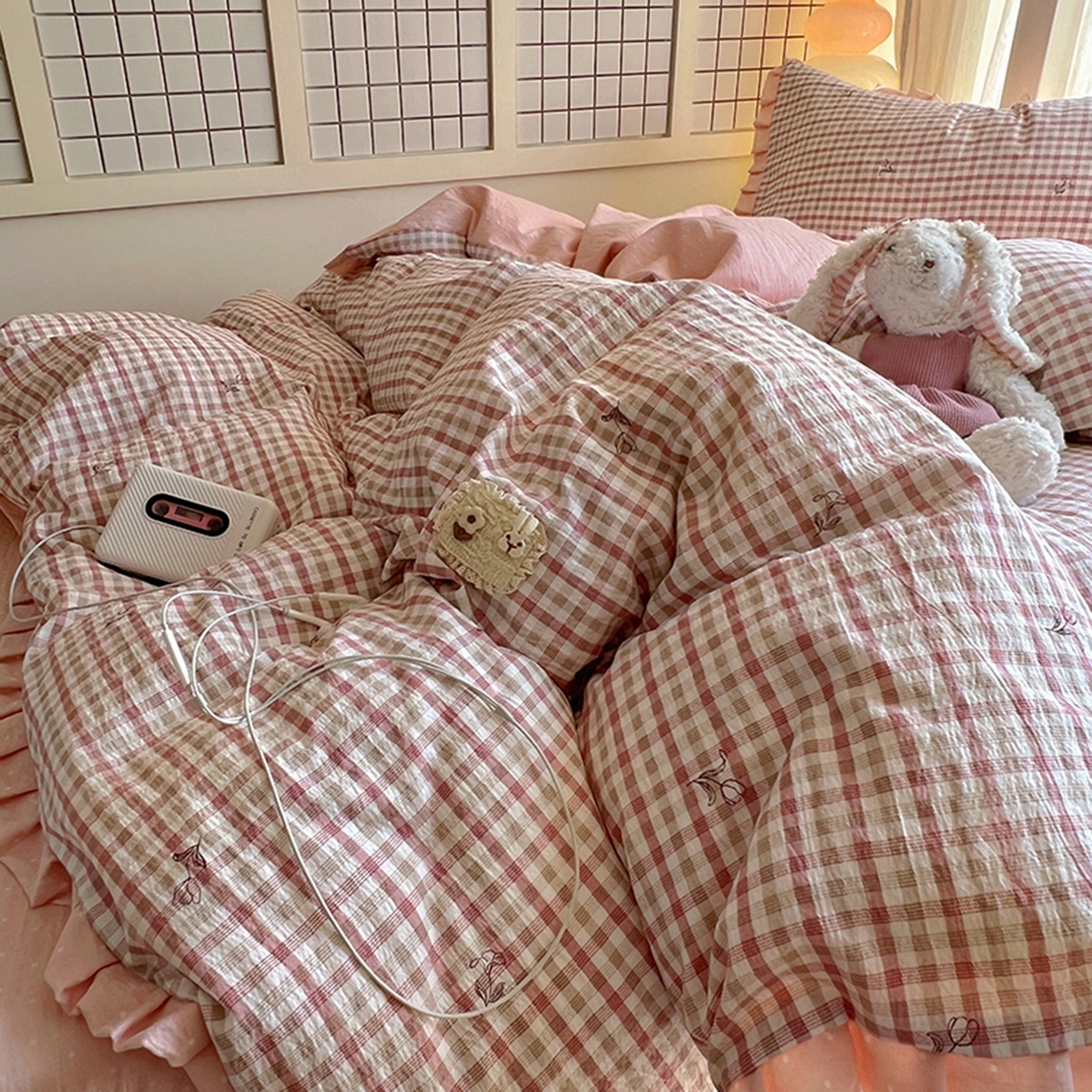 91家纺网 家纺一手货源 找家纺 春光里 2025新款高克重皱皱纱学生床三件套 红茶格