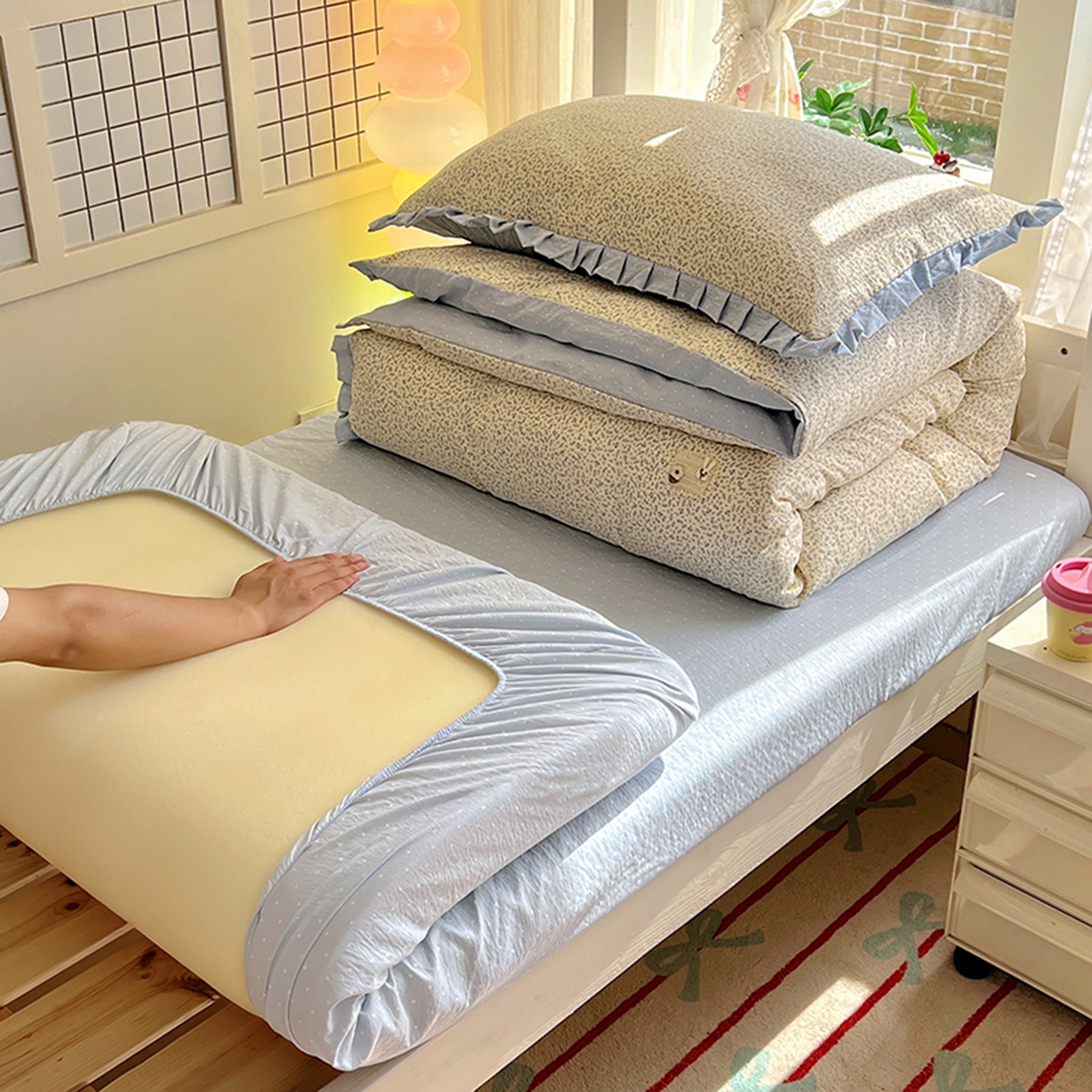 91家纺网 家纺一手货源 找家纺 春光里 2025新款高克重皱皱纱学生床三件套 碎蓝