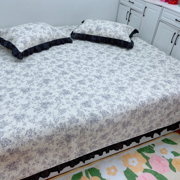 91家纺网 家纺一手货源 找家纺 暖居 2025新款纯棉绗缝夹棉榻榻米支持定制防滑全棉印花小碎花农村大炕盖三件套系列白山茶