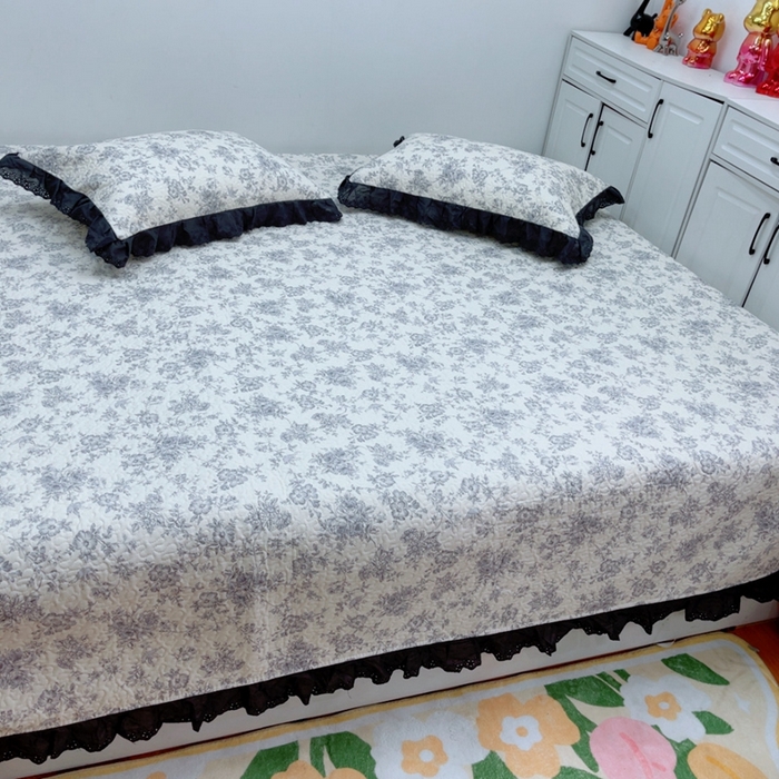 91家纺网 家纺一手货源 找家纺 暖居 2025新款纯棉绗缝夹棉榻榻米支持定制防滑全棉印花小碎花农村大炕盖三件套系列白山茶