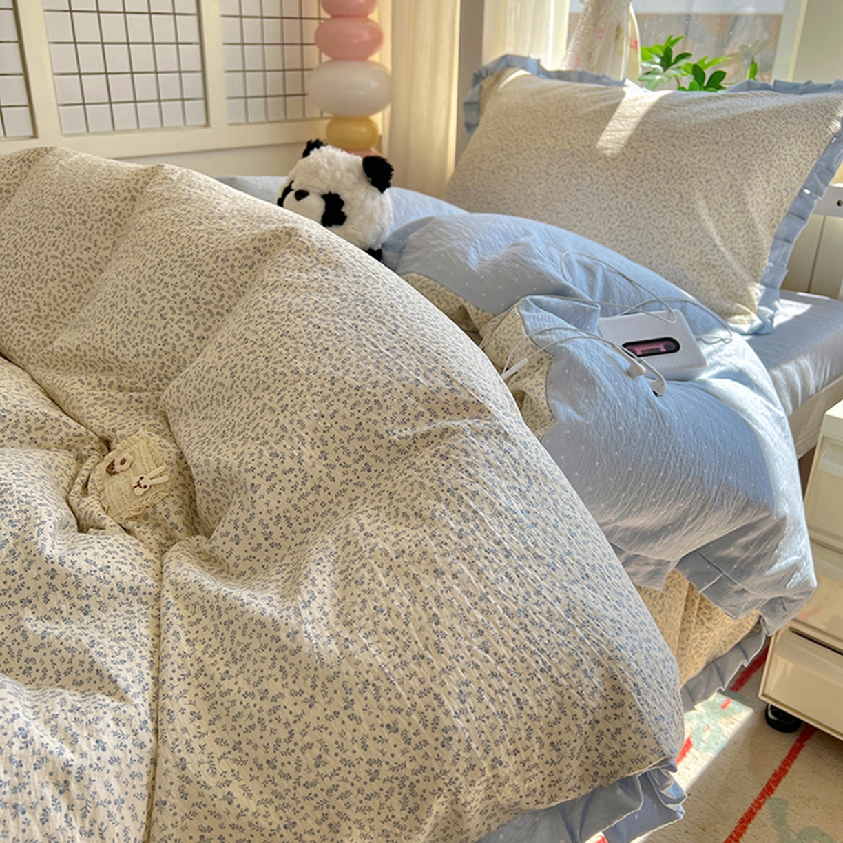 91家纺网 家纺一手货源 找家纺 春光里 2025新款高克重皱皱纱学生床三件套 碎蓝