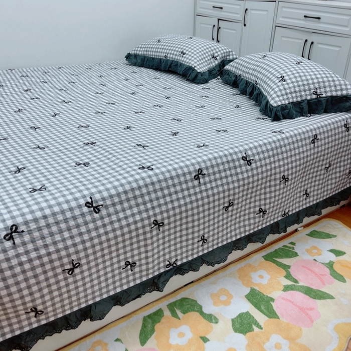 91家纺网 家纺一手货源 找家纺 暖居 2025新款纯棉绗缝夹棉榻榻米支持定制防滑全棉印花小碎花农村大炕盖三件套系列灰格蝴蝶结