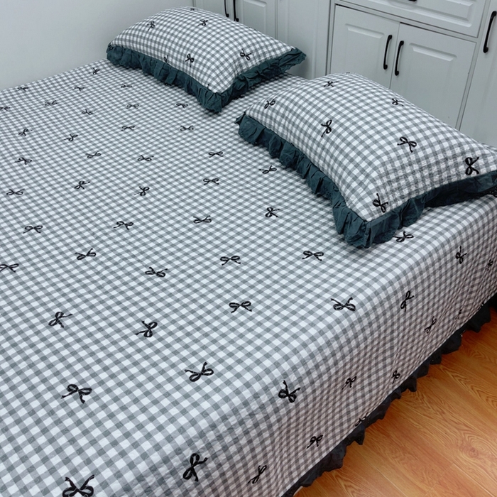 91家纺网 家纺一手货源 找家纺 暖居 2025新款纯棉绗缝夹棉榻榻米支持定制防滑全棉印花小碎花农村大炕盖三件套系列灰格蝴蝶结