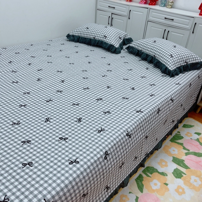 91家纺网 家纺一手货源 找家纺 暖居 2025新款纯棉绗缝夹棉榻榻米支持定制防滑全棉印花小碎花农村大炕盖三件套系列灰格蝴蝶结