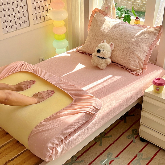 91家纺网 家纺一手货源 找家纺 春光里 2025新款高克重皱皱纱学生床三件套 桃桃