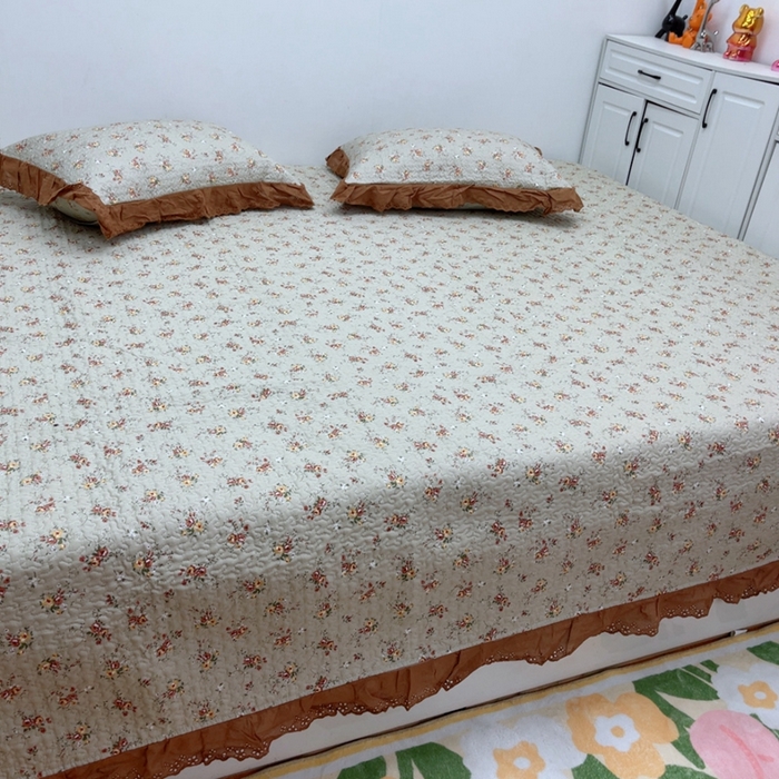 91家纺网 家纺一手货源 找家纺 暖居 2025新款纯棉绗缝夹棉榻榻米支持定制防滑全棉印花小碎花农村大炕盖三件套系列摩登浅咖