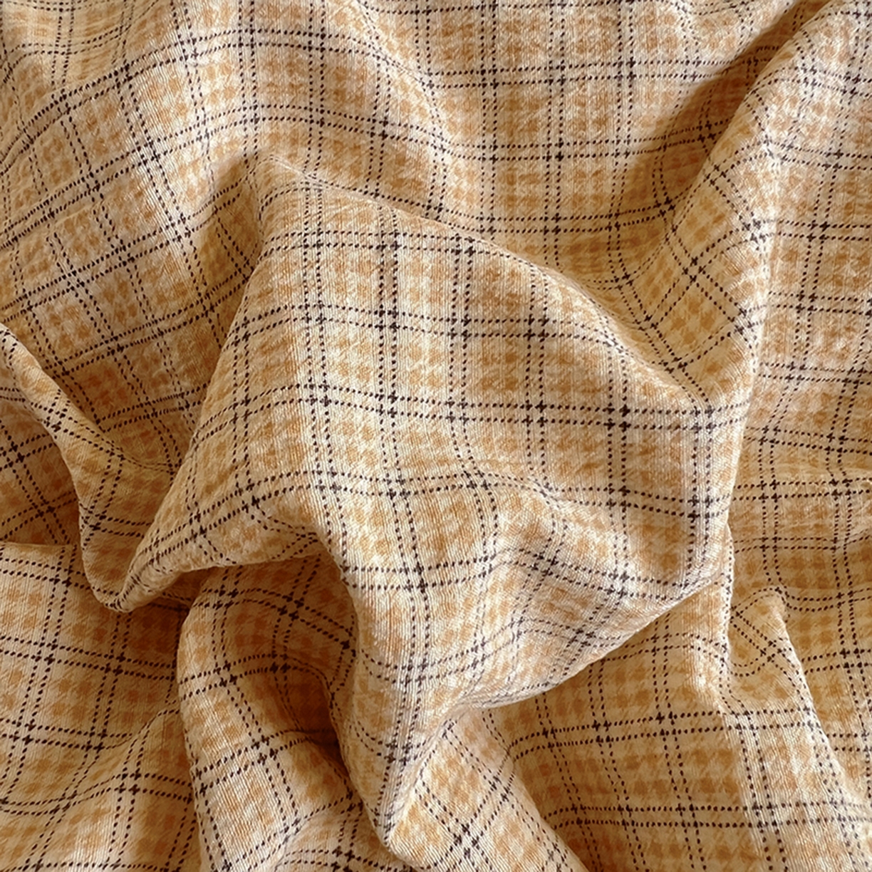 91家纺网 家纺一手货源 找家纺 春光里 2025新款高克重皱皱纱学生床三件套 夏日黄格