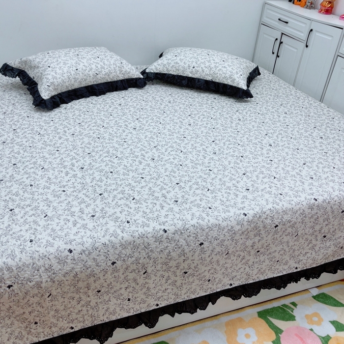 91家纺网 家纺一手货源 找家纺 暖居 2025新款纯棉绗缝夹棉榻榻米支持定制防滑全棉印花小碎花农村大炕盖三件套系列南法假日