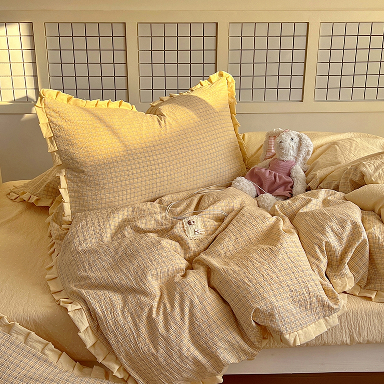 91家纺网 家纺一手货源 找家纺 春光里 2025新款高克重皱皱纱学生床三件套 夏日黄格