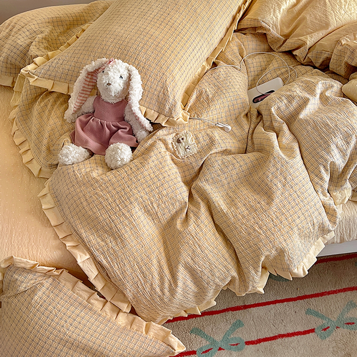 91家纺网 家纺一手货源 找家纺 春光里 2025新款高克重皱皱纱学生床三件套 夏日黄格