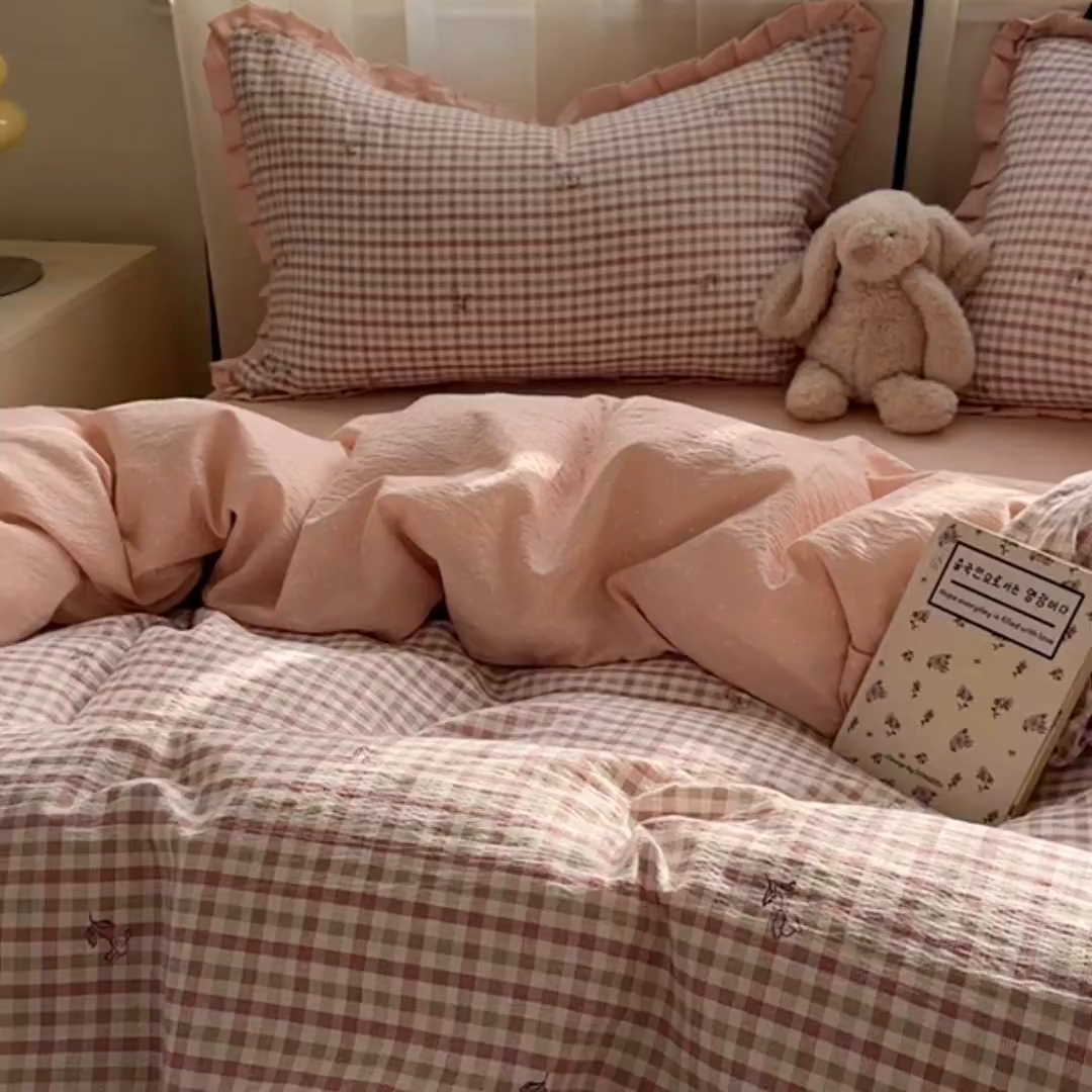 91家纺网 家纺一手货源 找家纺 春光里 2025新款高克重皱皱纱四件套 红茶格