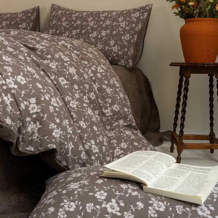 91家纺网 家纺一手货源 找家纺 大境 2025秋冬新款加厚复古风多层纱轻磨毛四件套 知否