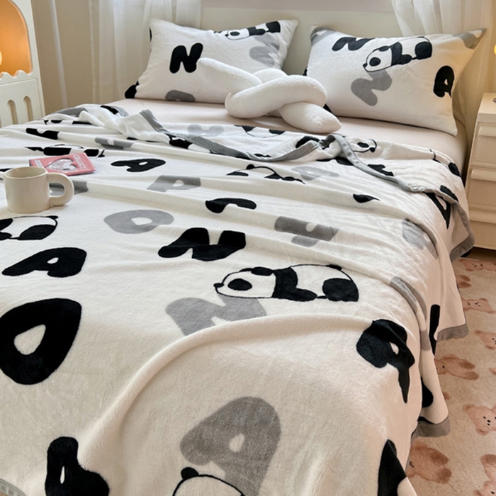 91家纺网 家纺一手货源 找家纺 宅部落 2025新款牛奶绒毛毯毯子300克云貂绒盖毯系列-印花 黑白熊猫