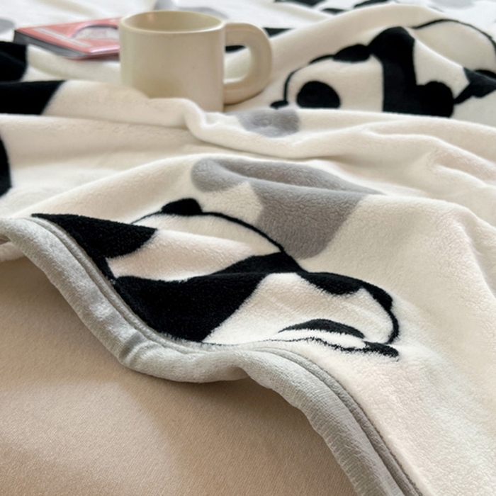 91家纺网 家纺一手货源 找家纺 宅部落 2025新款牛奶绒毛毯毯子300克云貂绒盖毯系列-印花 黑白熊猫
