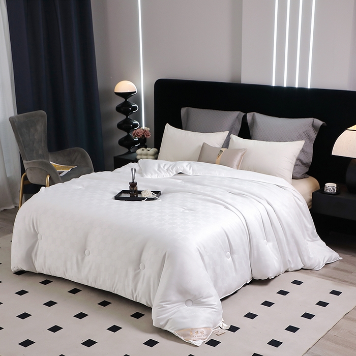 91家纺网 家纺一手货源 找家纺 锦绣家纺 2025新款蚕丝被 白色