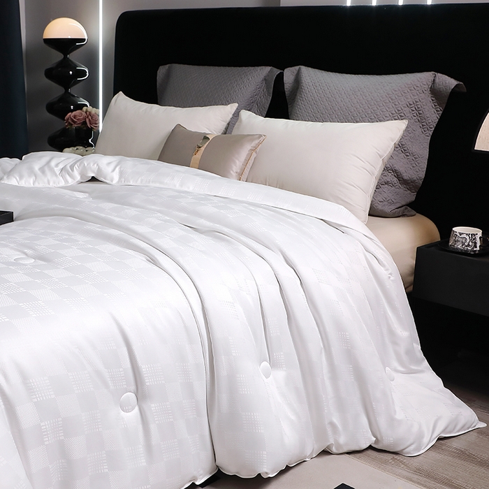 91家纺网 家纺一手货源 找家纺 锦绣家纺 2025新款蚕丝被 白色