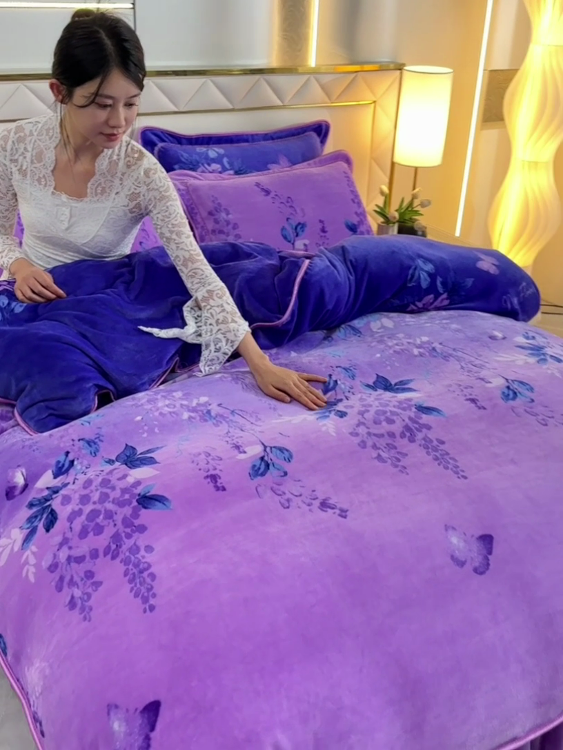91家纺网 家纺一手货源 找家纺 硕喜 2025新款新8.5斤法莱绒四件套珊瑚牛奶金貂绒四件套床裙款 紫罗兰