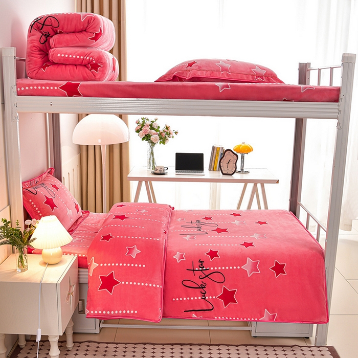 91家纺网 家纺一手货源 找家纺 硕喜 2025新款学生宿舍床系列牛奶绒学生三件套 星心相随