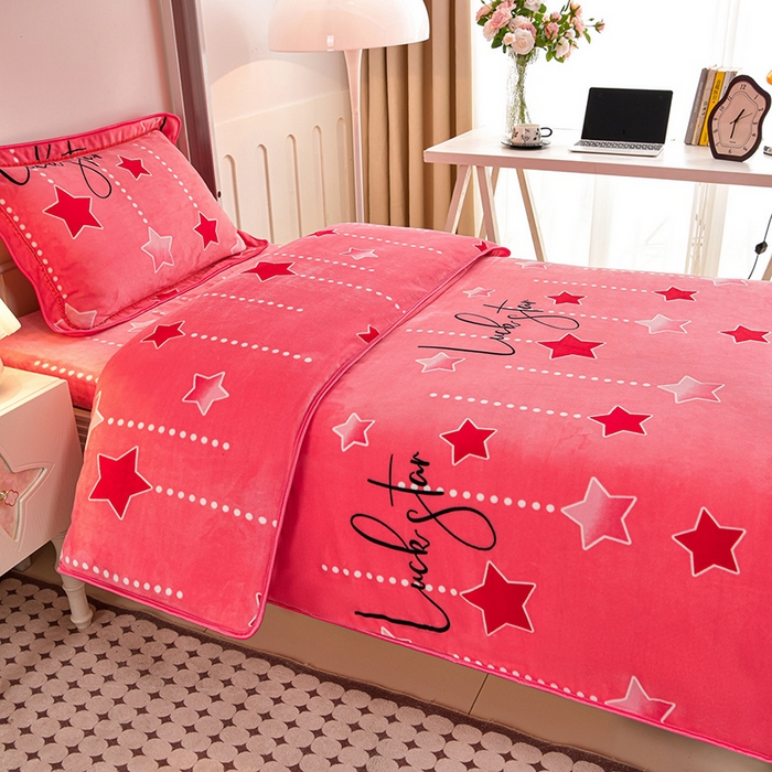 91家纺网 家纺一手货源 找家纺 硕喜 2025新款学生宿舍床系列牛奶绒学生三件套 星心相随