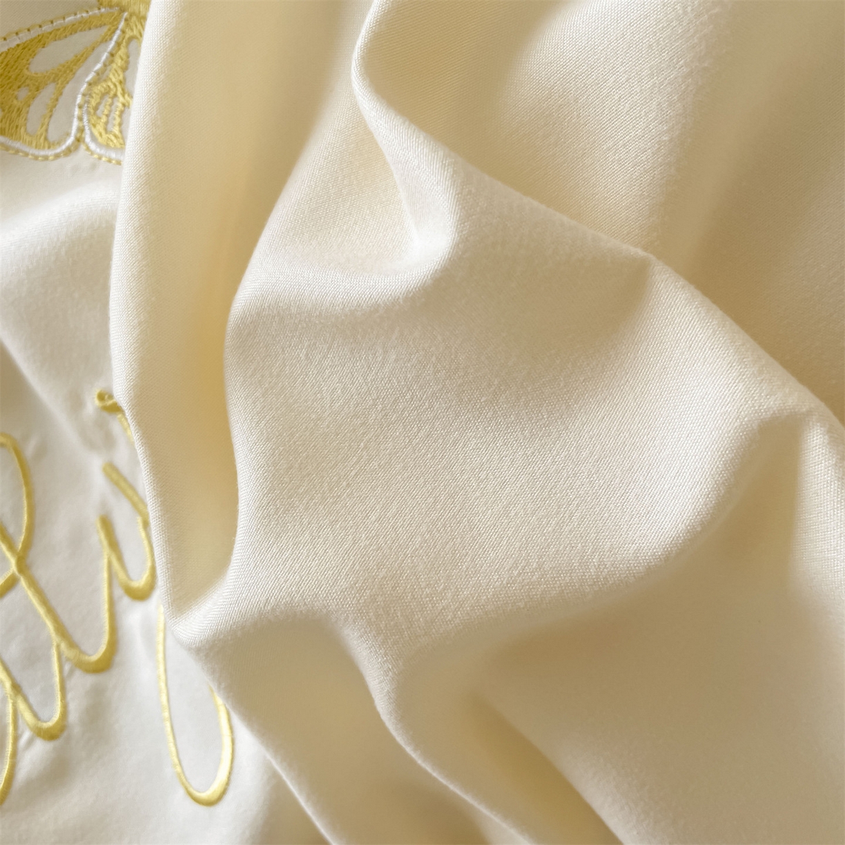 91家纺网 家纺一手货源 找家纺 （总）义博家纺 2025新款A类云朵刺绣四件套-蝴蝶